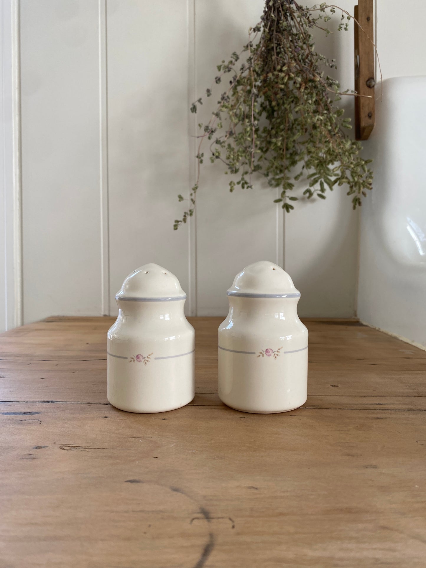 vintage floral salt + pepper shakers