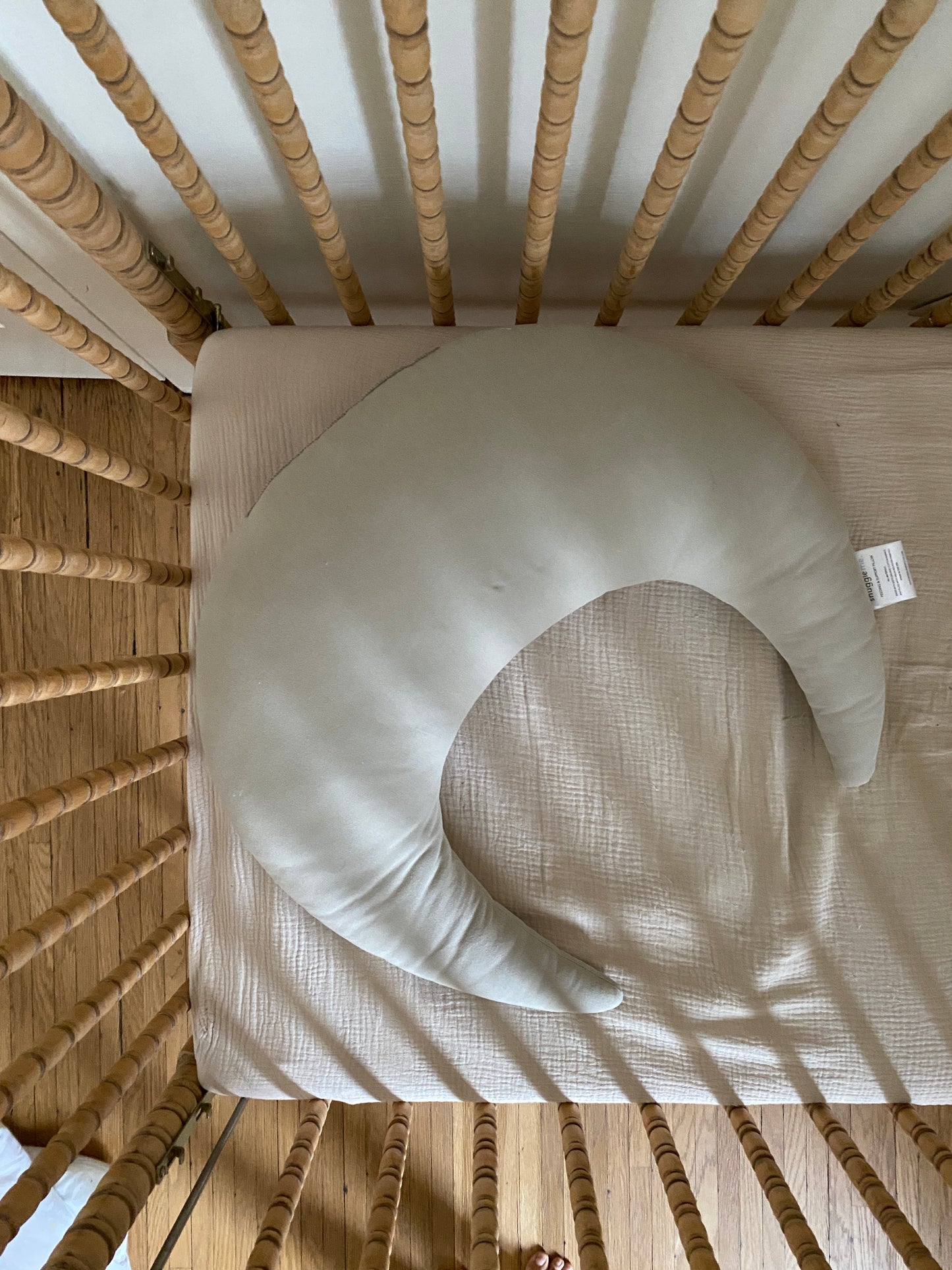 snuggle me feeding pillow, birch